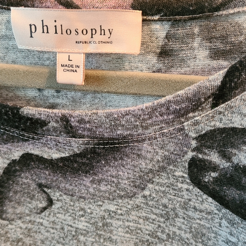 Sz L grey top w/ large flowers worn once - Picture 3 of 3